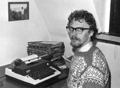 Rudolf Gier an der Schreibmaschine