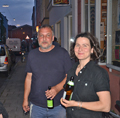 Thomas Glatz und Sigrid Wiedemann vor dem Café Thomas Glatz und Sigrid Wiedemann vor dem Café